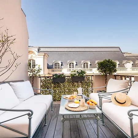 Superb With Terrasse & 24-7 Security In The Heart Of Paris! Parijs